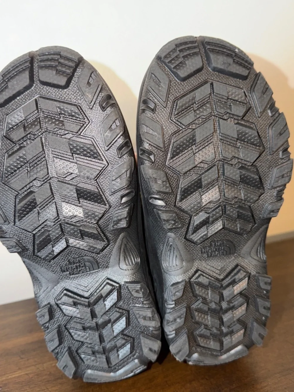North Face Kids ALPENGLOW V Waterproof Winter Boots Gray, Kids Size 3